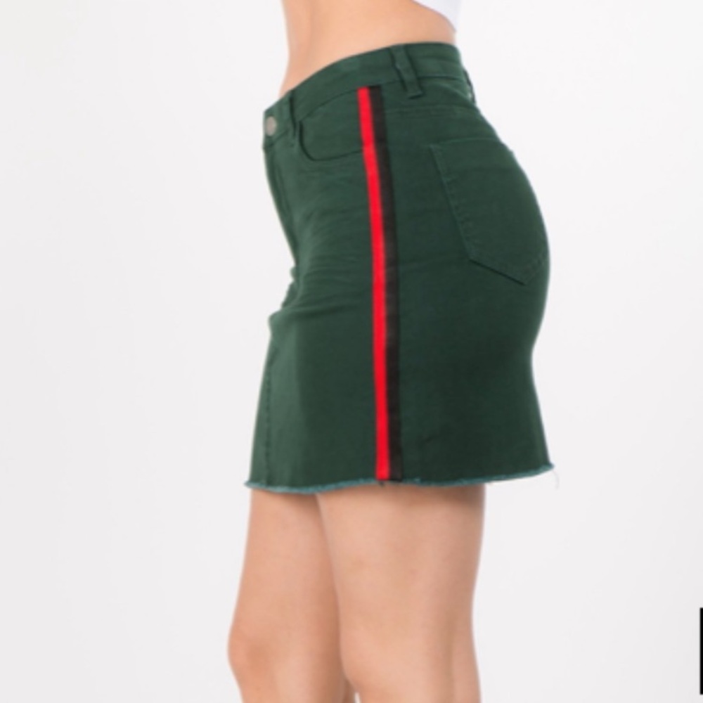 Green/Red side striped skirt - Picture 2 of 4
